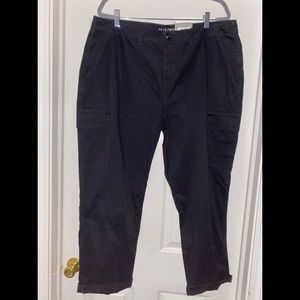 Falls creek black cargo capris size 18